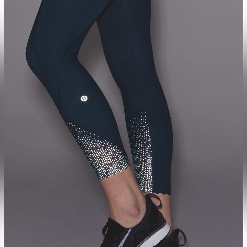 LULULEMON TIGHT STUFF 23” TIGHT ALBERTA LAKE GREEN COLOR SIZE 2 EUC